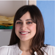 Hudterapeut Lena H. Sørensen anbefaler AquaGlow® hudormfjerner for skånsom og effektiv dyprens