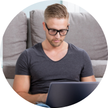 Før og etter bruk av AquaGlow® hudormfjerner – renere porer og jevnere hud ifølge kunde Magnus