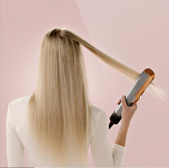 AirPro Styler får du profesjonelle resultater raskt. Designet for å gjøre styling enkelt, kan du både tørke og style håret på samme tid, noe som sparer deg verdifull tid